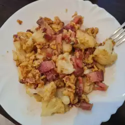 Scrambled Eggs with Bacon and Cauliflower