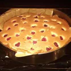 Easy Belarusian Cake with Raspberries