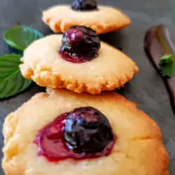 Biscuits with Blueberries and White Chocolate