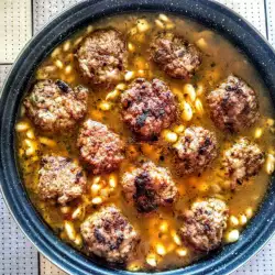 Baked Beans with Meatballs