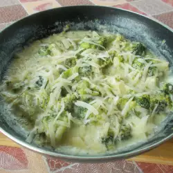 Skillet Broccoli with Cream and Cheese