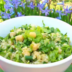 Green Salad with Bulgur, Chickpeas and Chard