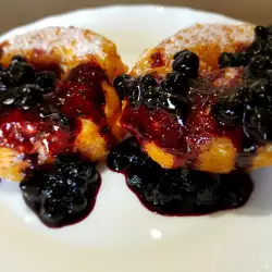 Buñuelos with Cottage Cheese and Blueberries