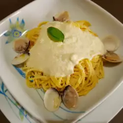 Capellini with Clams and Sauce