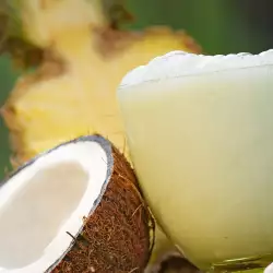 Sparkling Cocktail with Coconut and Pineapple