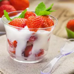 Strawberries with Spicy French Cream