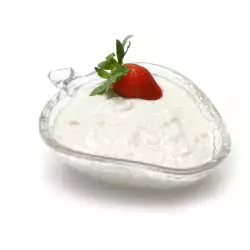 Ice Cream with Strawberries and Yoghurt