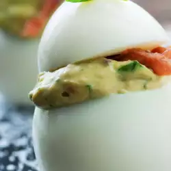 Stuffed Eggs with Spinach