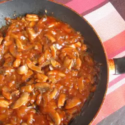 Mushrooms with Onions and Tomato Sauce