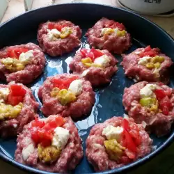 Mince Nests with Processed Cheese, Zucchini and Tomatoes