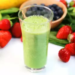 Spinach Smoothie with Strawberries