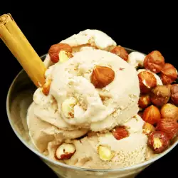 Ice Cream Yoghurt with Hazelnuts and Cinnamon