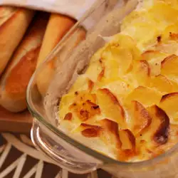 Tasty Gratin with Potatoes and Cheese