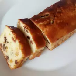 Sponge Cake with Cottage Cheese, Raisins and Orange Peel