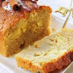 Cake with Honey and Apples
