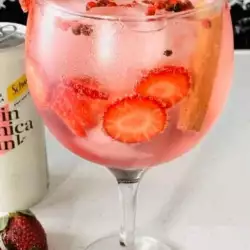 Cocktail with Pink Gin and Strawberries