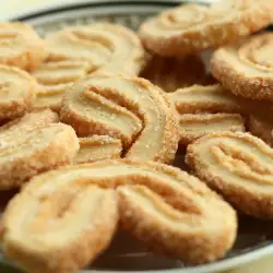 Teardrop Cookies with Cinnamon