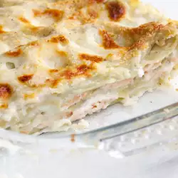 Lasagna with Cheese Sauce and Ham