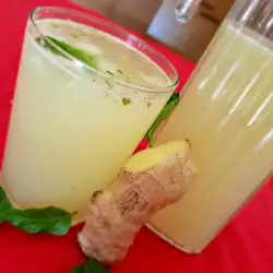 Healthy Ginger and Mint Lemonade