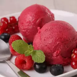 Rose-Flavoured Raspberry Ice Cream