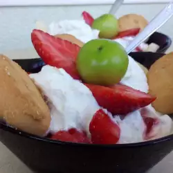 Sundae with Fruits and Biscuits