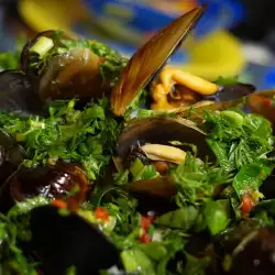 Aromatic Mussels with Garlic, Wine and Parsley