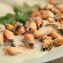 Mussels with Mushrooms and Red Wine Sauce