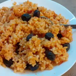Vegan Rice with Tomatoes and Olives