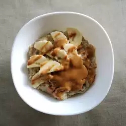 Oatmeal with Banana and Peanut Butter
