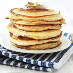 Fluffy Pancakes without Yeast