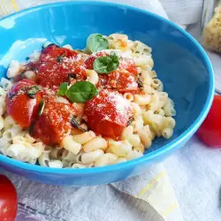 Pasta with Cherry Tomatoes and Basil