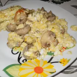 Button Mushrooms with Scrambled Eggs