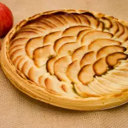 Tart with Cookies and Apples