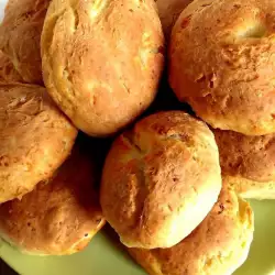 Quick Buns with Butter and Feta Cheese