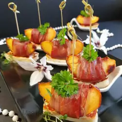 Roasted Peaches with Prosciutto and Halloumi Cheese