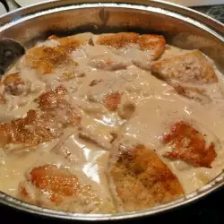 Turkey Scallopini with Mushrooms and Cream