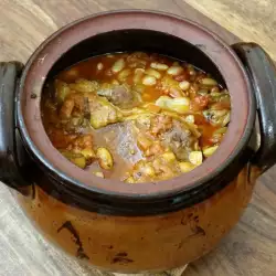 Pork Ribs with White Beans and Garlic in a Clay Pot