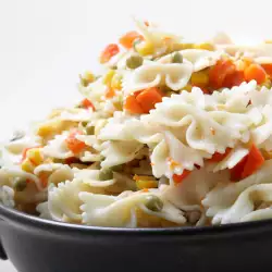 Salad with Pasta and Vegetables