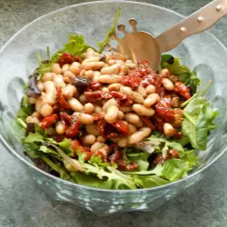 Tuscan Salad with White Beans, Dried Tomatoes and Arugula