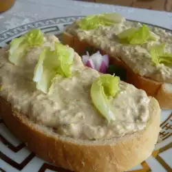 Sandwich with Mayonnaise and Tuna
