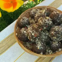 Raw Sweet Balls with Coconut Oil and Nuts