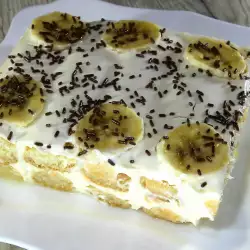 Quick Cake with Biscotti, Bananas and Yoghurt