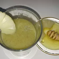 Kiwi and Pineapple Smoothie
