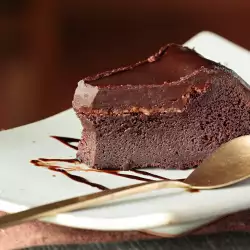 Simple Chocolate Cake with Few Ingredients