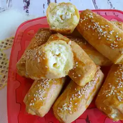 Crackers with Yoghurt and Feta
