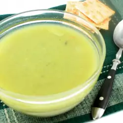 Cream Pea Soup with Mint