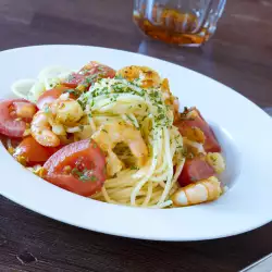 Spaghetti with Shrimp and Tomatoes