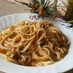 Spaghetti with Pine Nuts and Ground Turkey