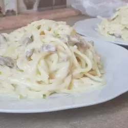 Spaghetti with Turkey Legs in Sauce