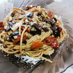 Spaghetti with Dried Tomatoes and Pesto
